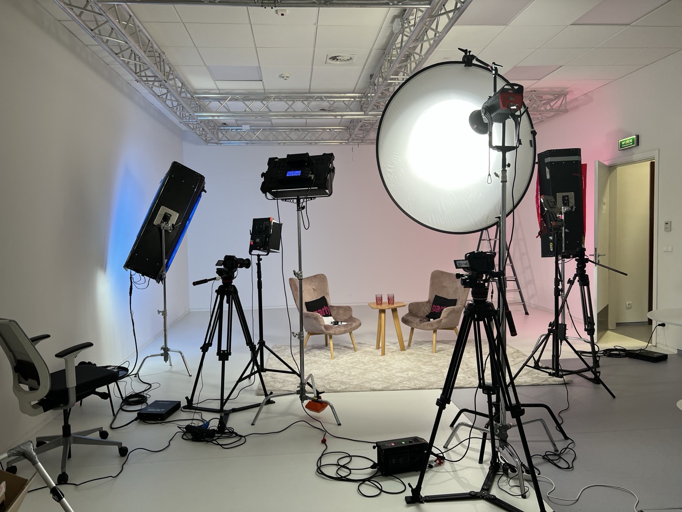 Wywiady i podcasty — realizacja Flying Cloud Films